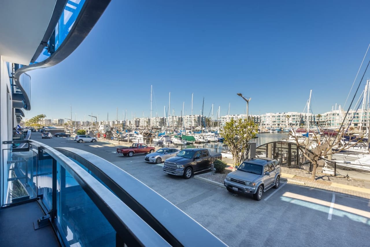 Two Bedroom Apartment with Marina Views