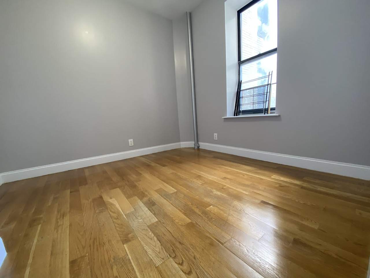 STREET Nicholas AVENUE