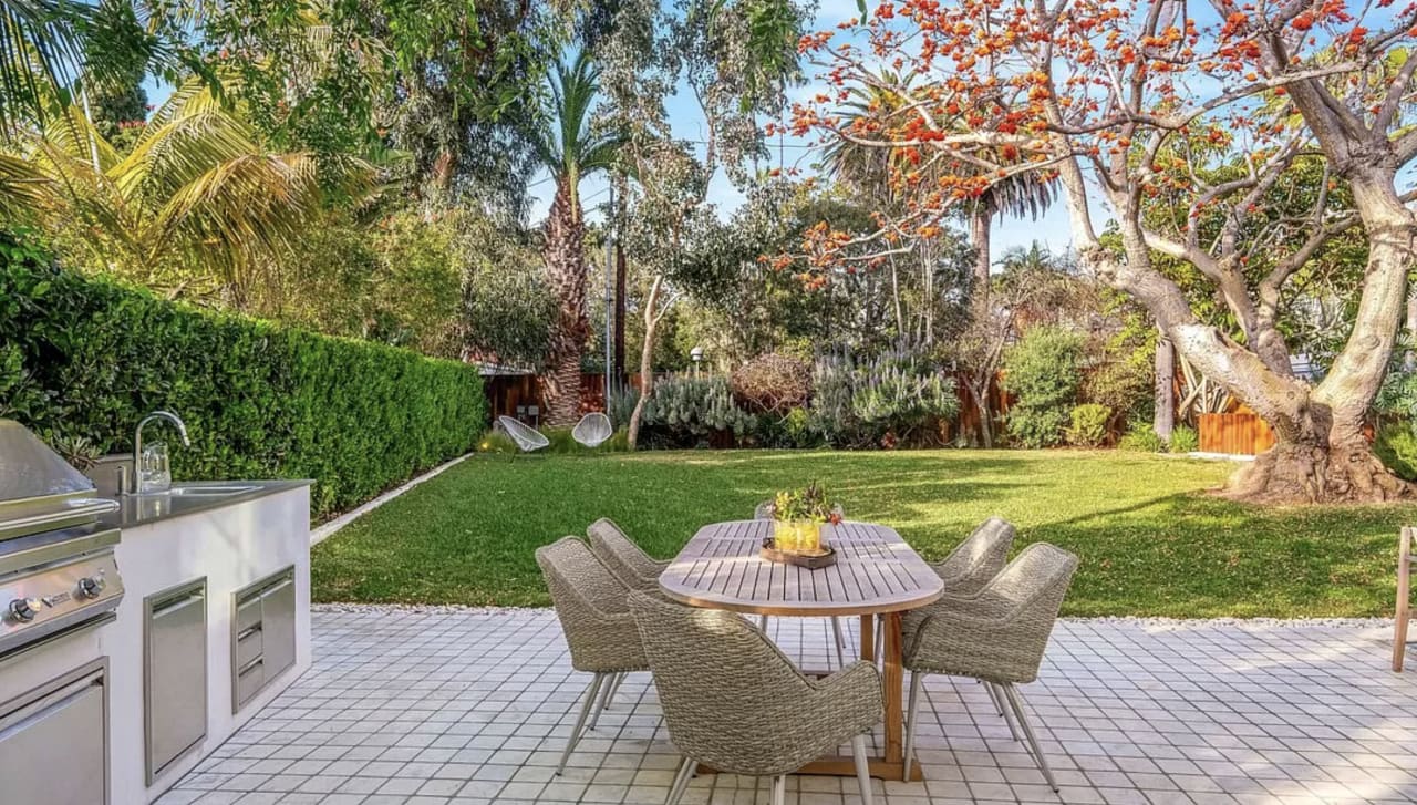 Custom home perched on the cliffs of Santa Monica Canyon 49 Mabery Rd