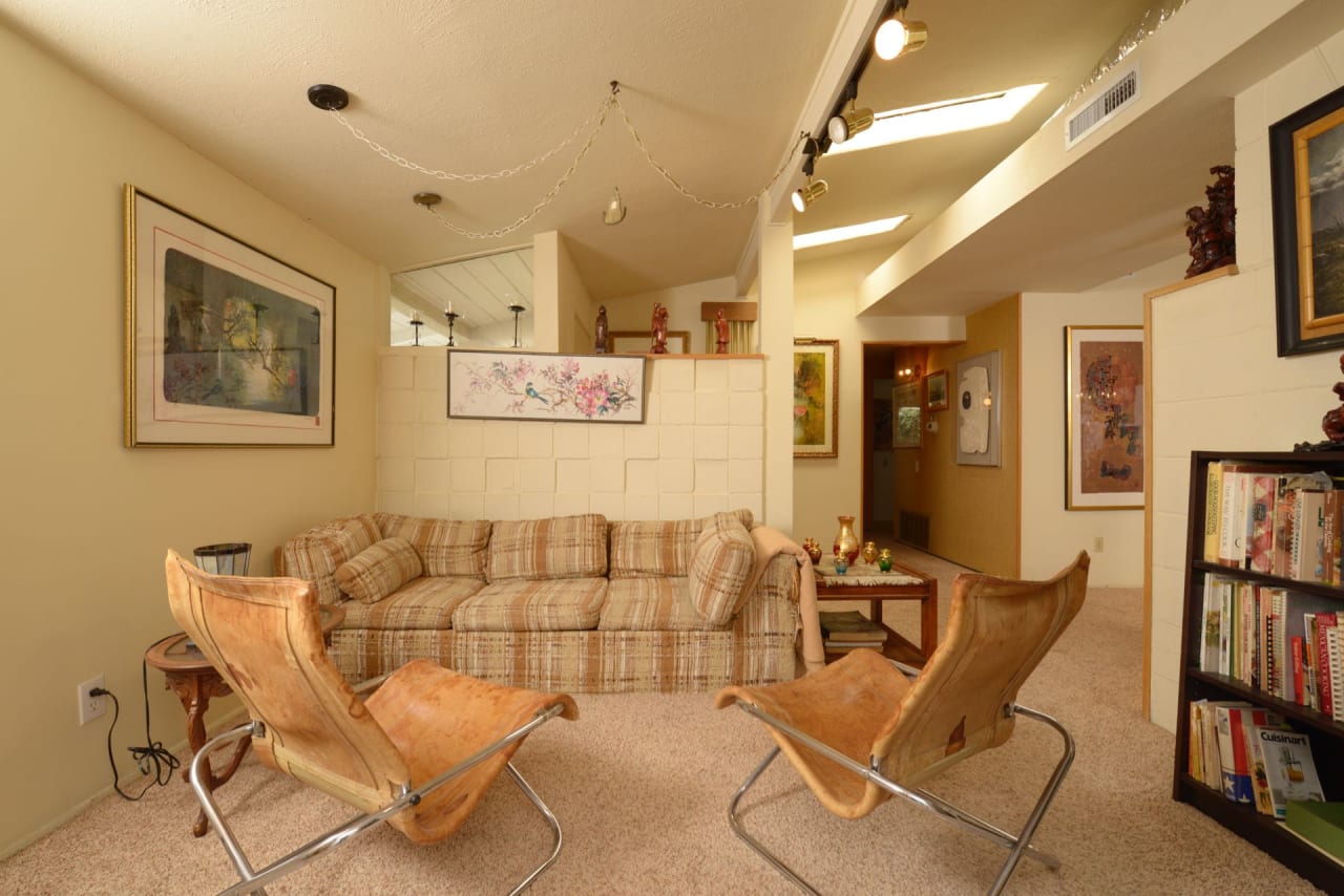 8768 QUAKERTOWN Avenue