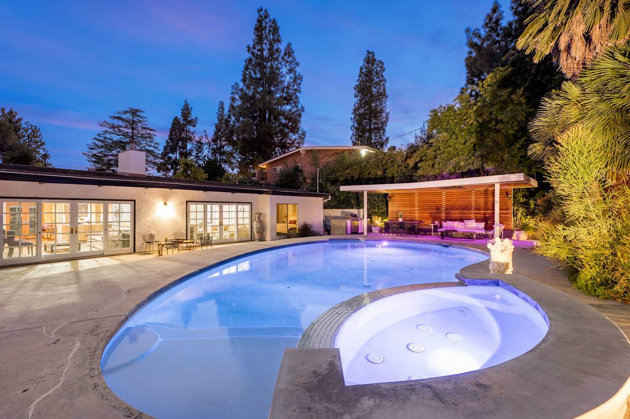 23811 Albers St Jeff Biebuyck & Dana Olmes Luxury Homes Calabasas