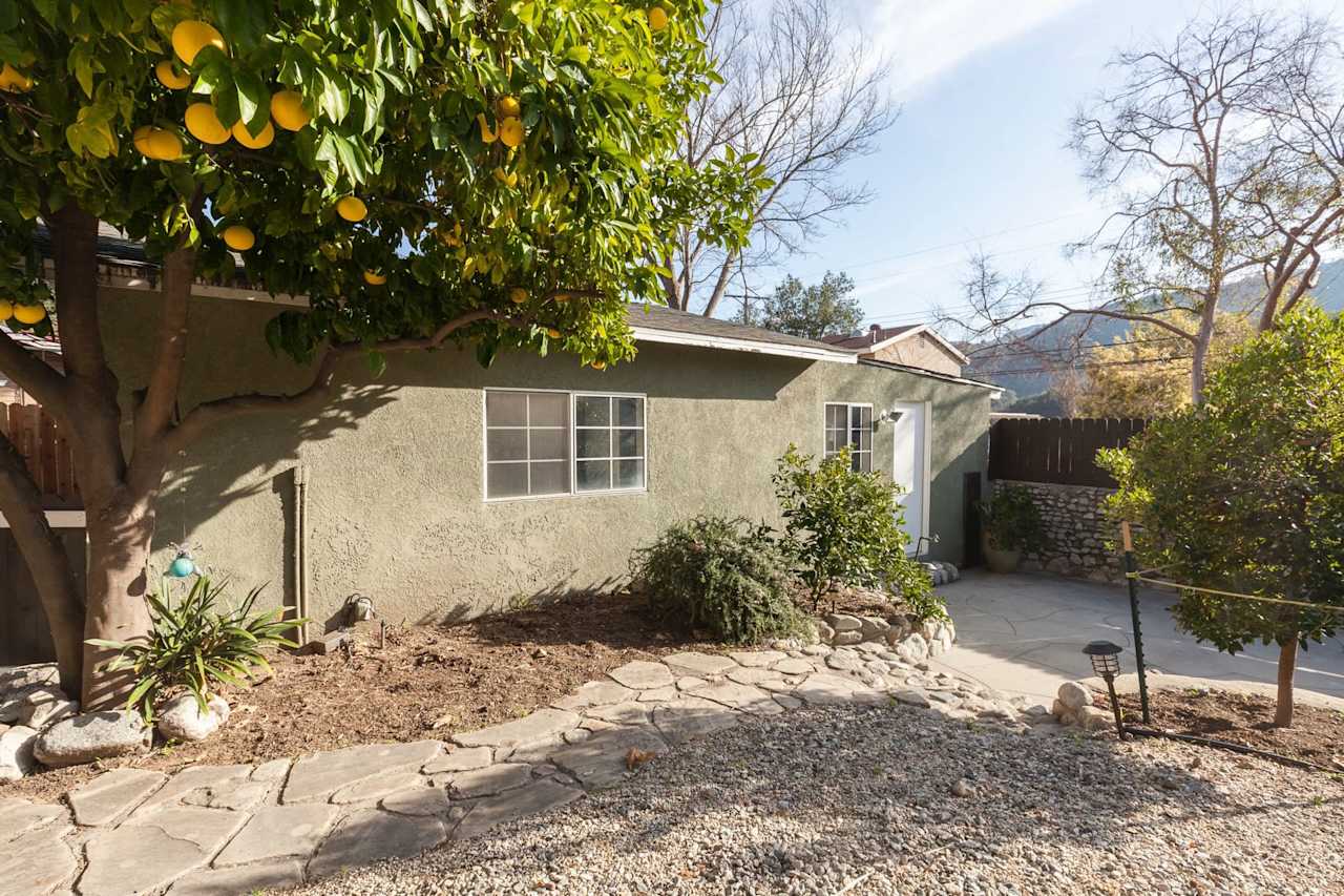 3430 MONTROSE Avenue