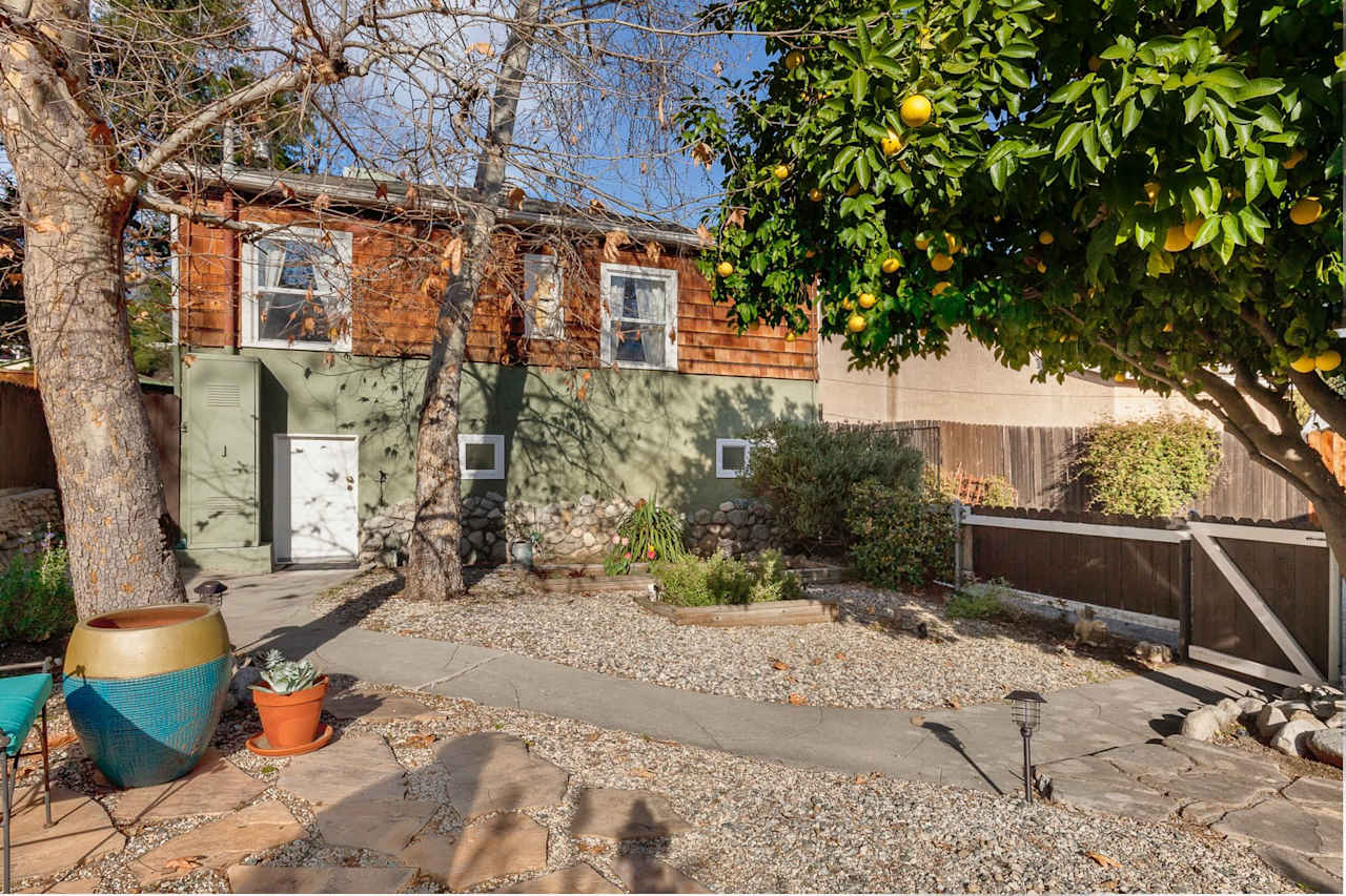 3430 MONTROSE Avenue