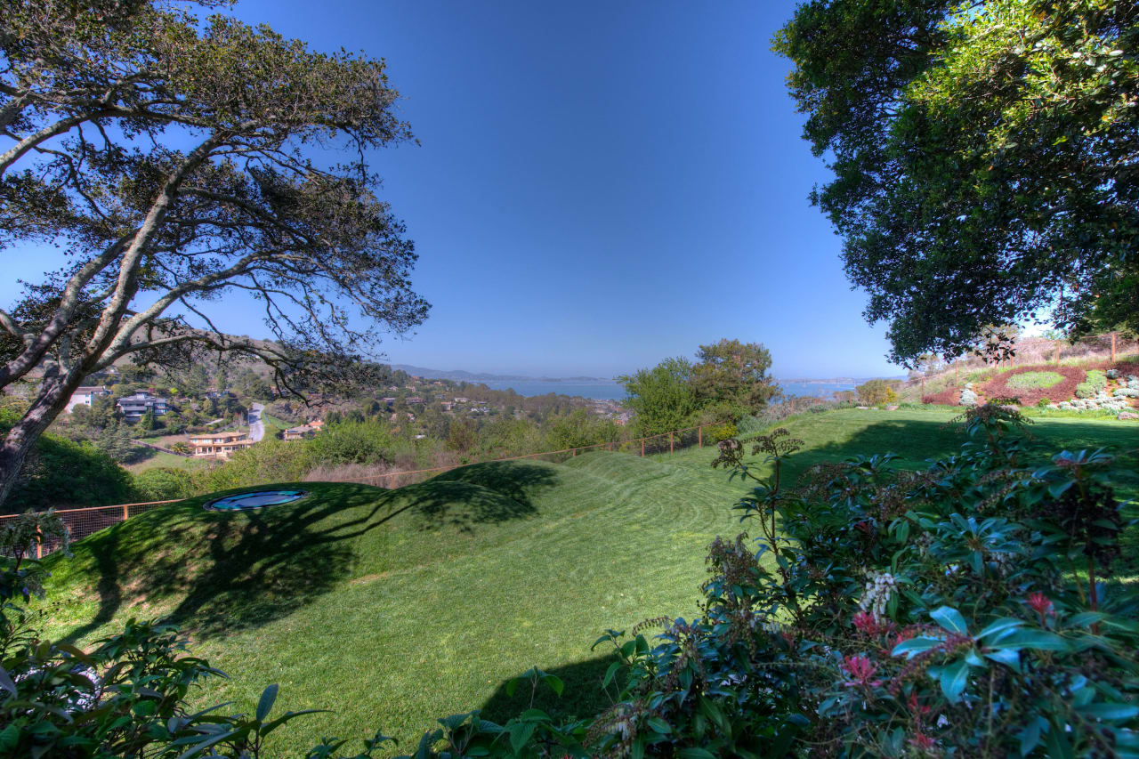 Tiburon's Award-Winning Modern Masterpiece-       Represented Seller