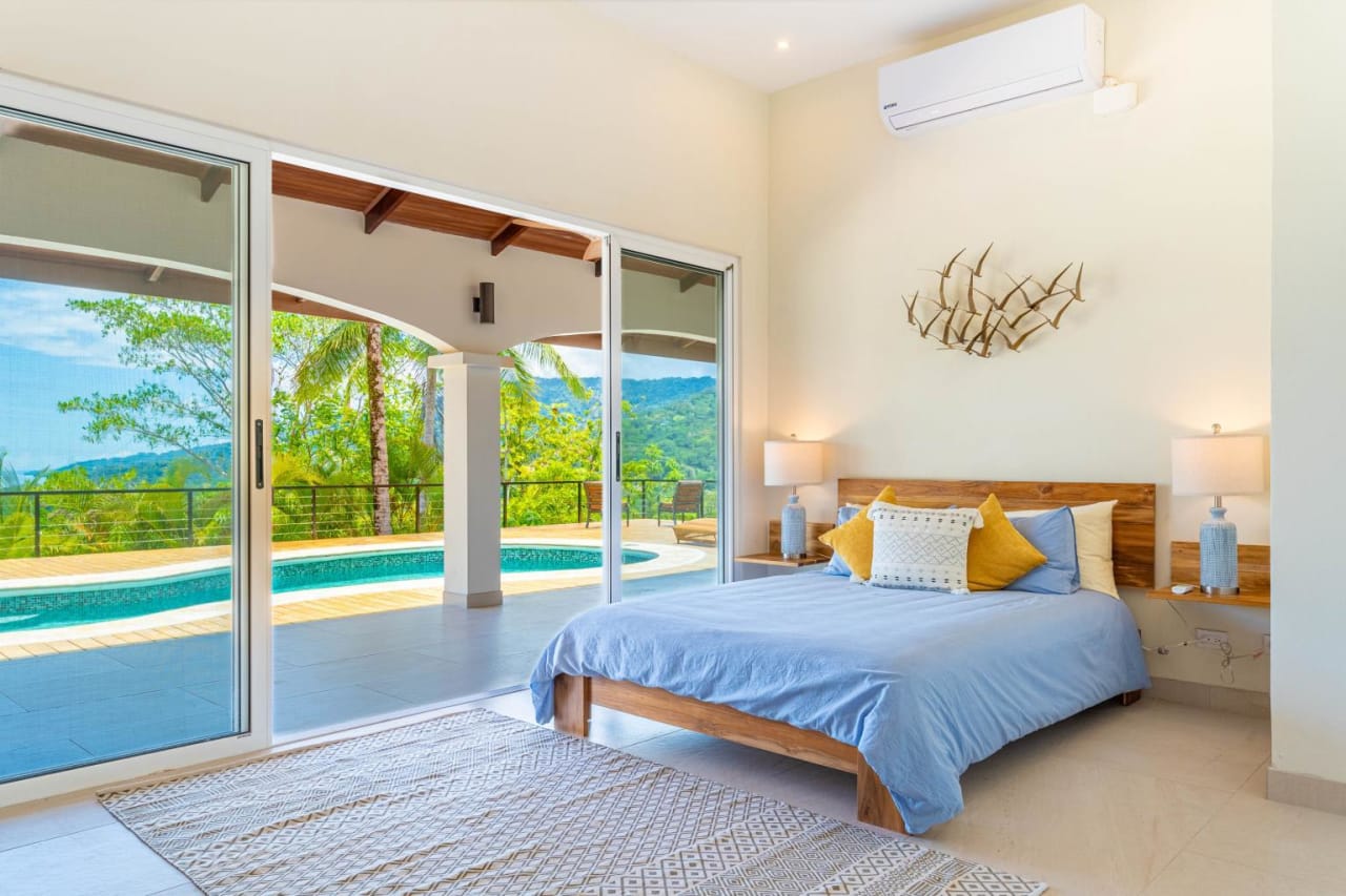 Luxurious Ocean-view Villa:  Your Paradise in Uvita