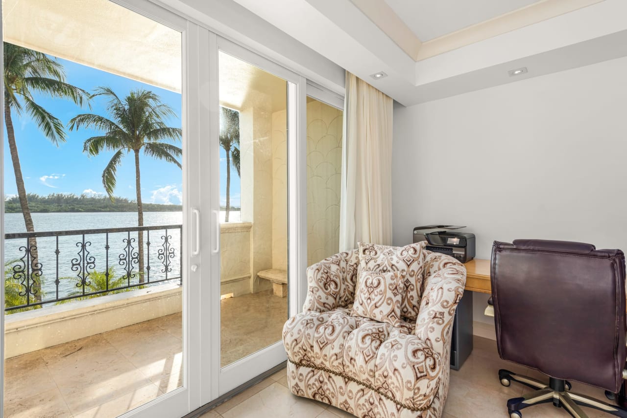 2426 FISHER ISLAND DR