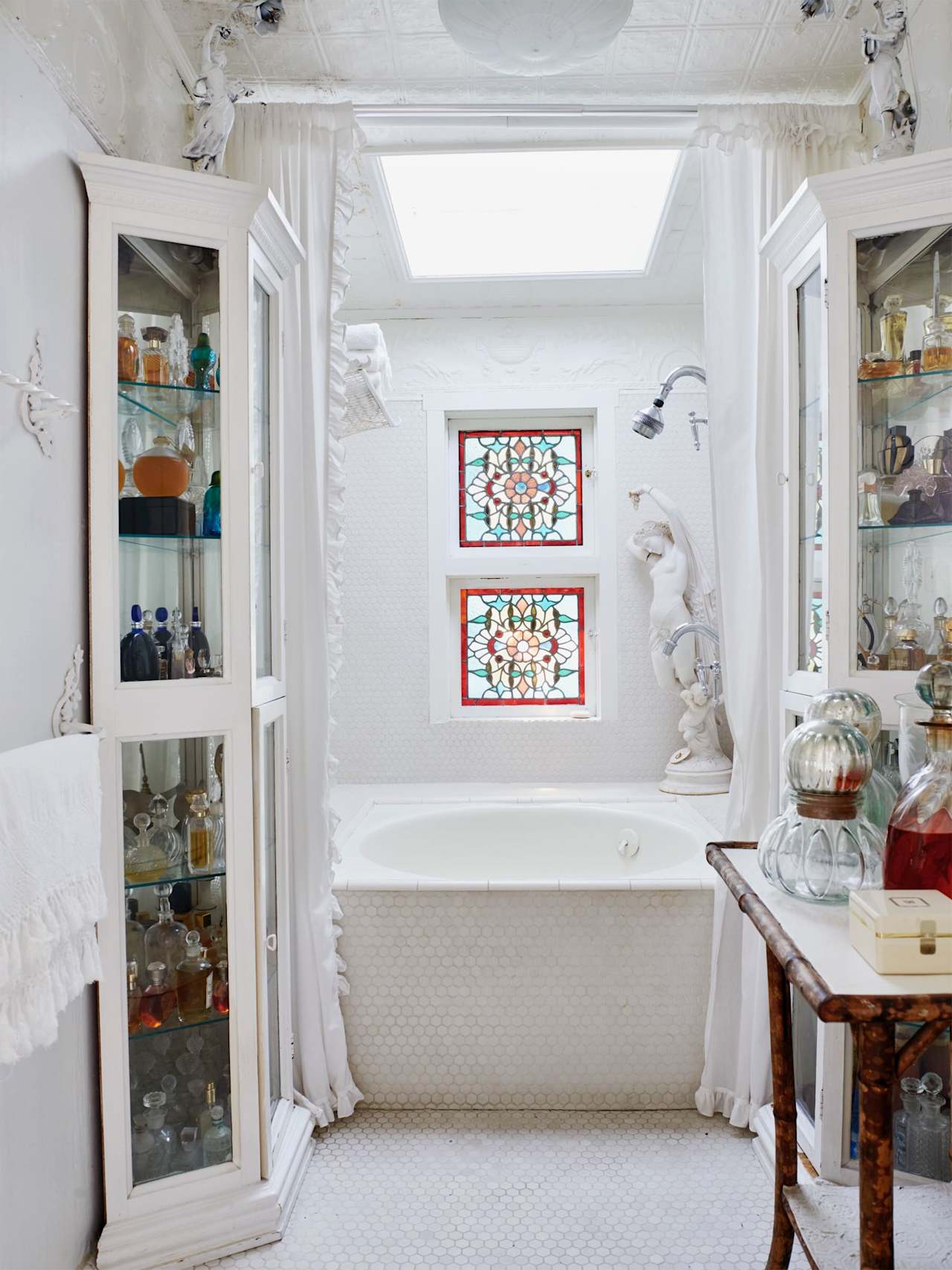 8805 LOOKOUT MOUNTAIN Avenue