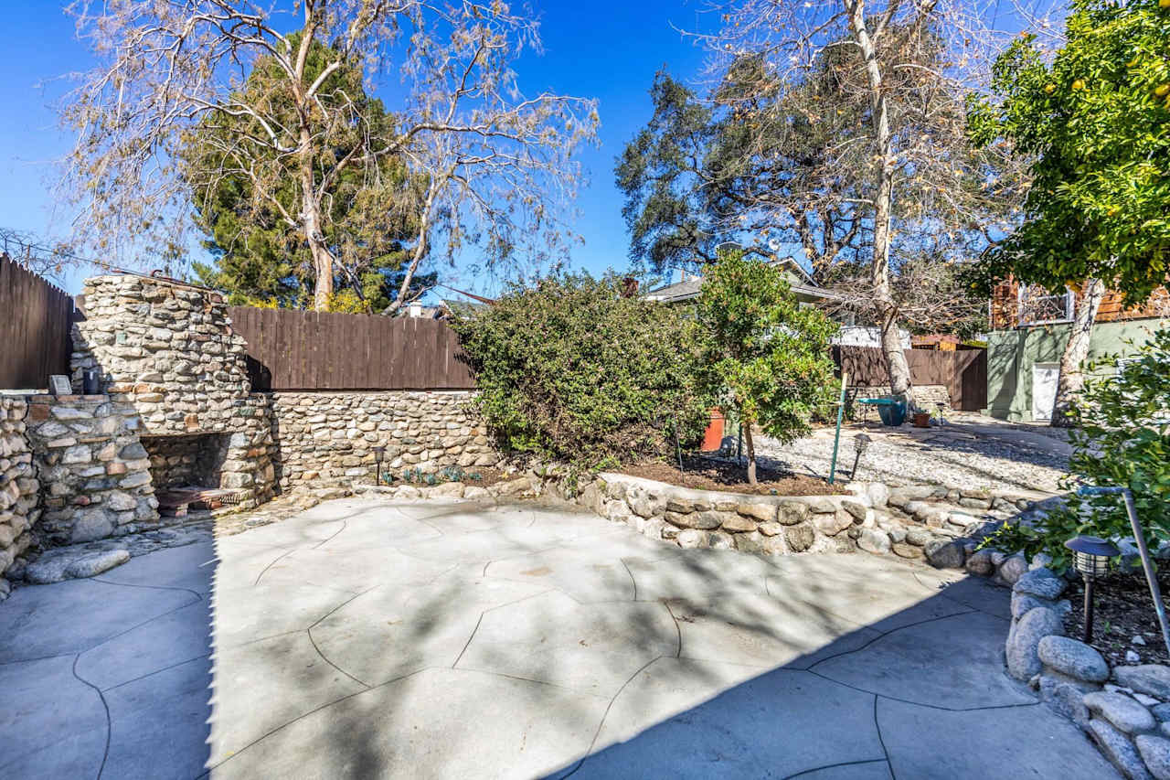 3430 MONTROSE Avenue