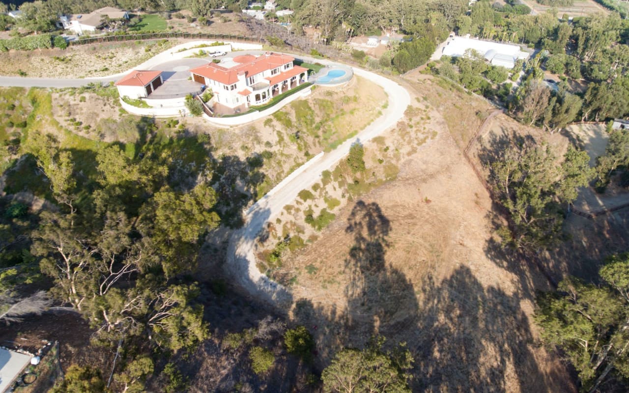 5795 CALPINE DR Real Estate Listing Bill & Daniel Moss