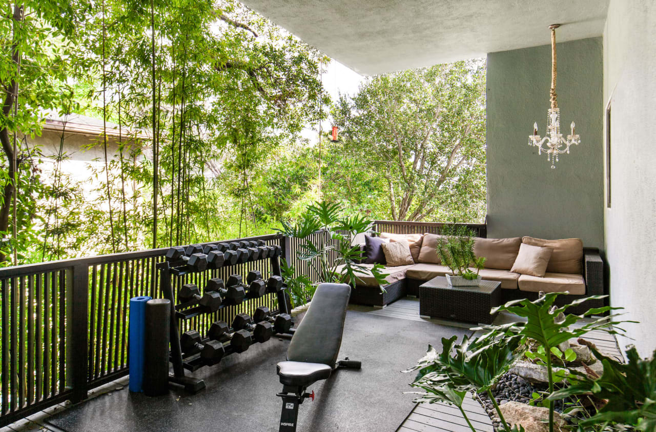 Architectural Stunner. Upper Beachwood Canyon