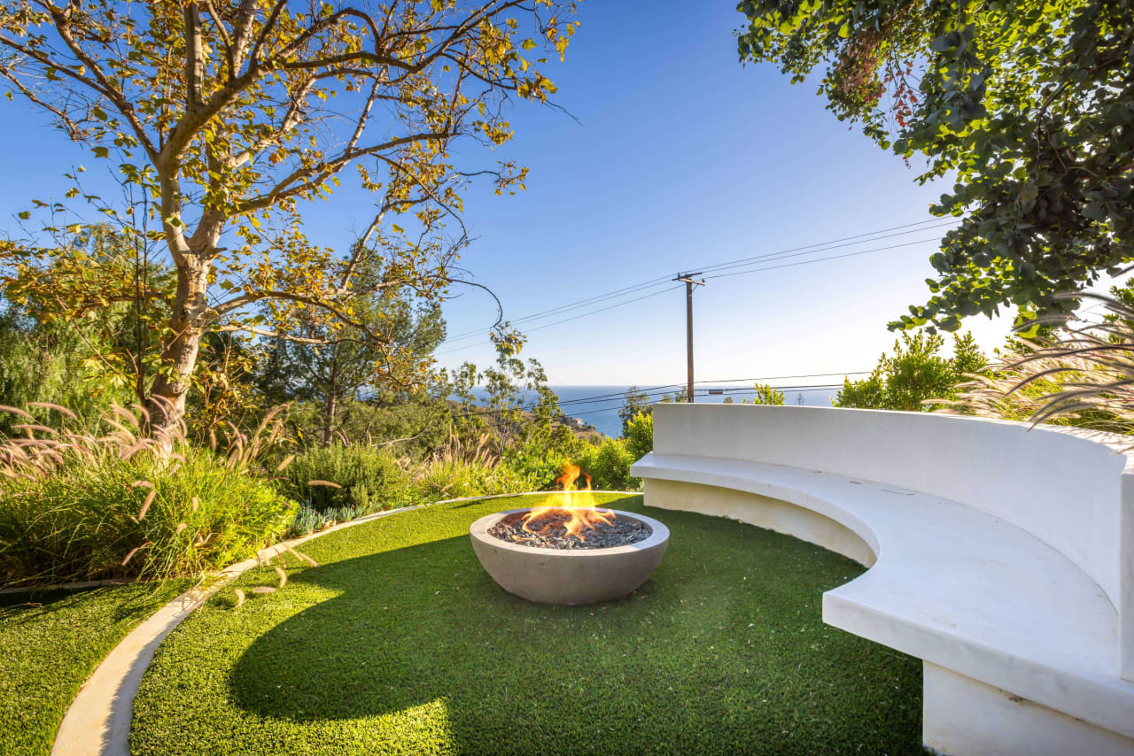 Malibu Hideaway w Ocean View, Hot Tub & Fire Pit