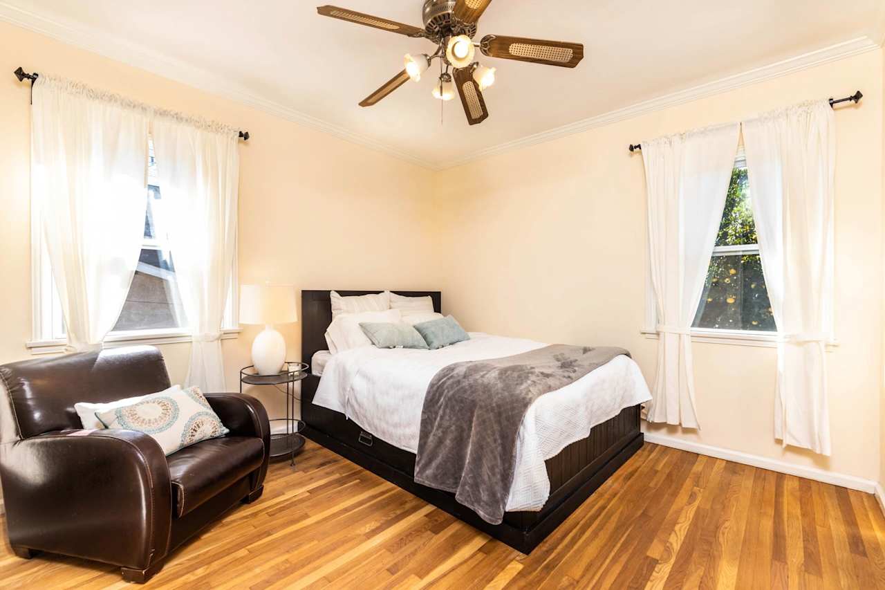 3430 MONTROSE Avenue