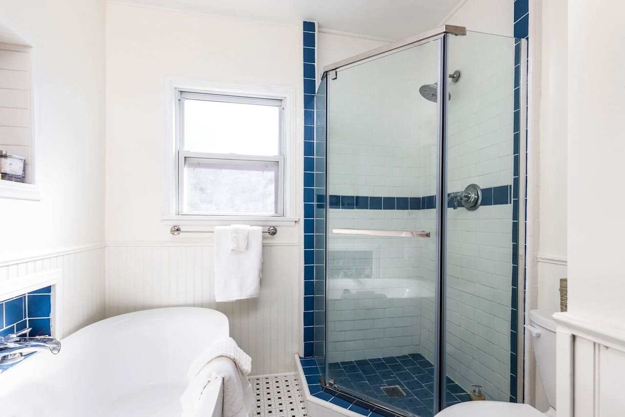 3430 MONTROSE Avenue