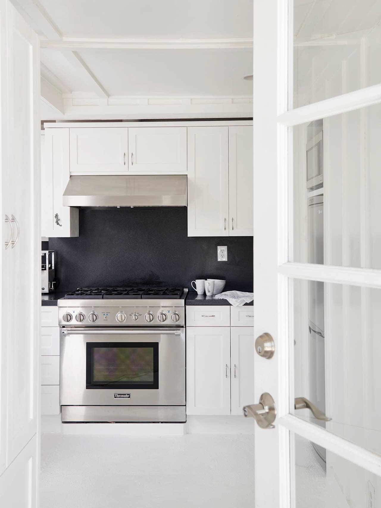 8805 LOOKOUT MOUNTAIN Avenue