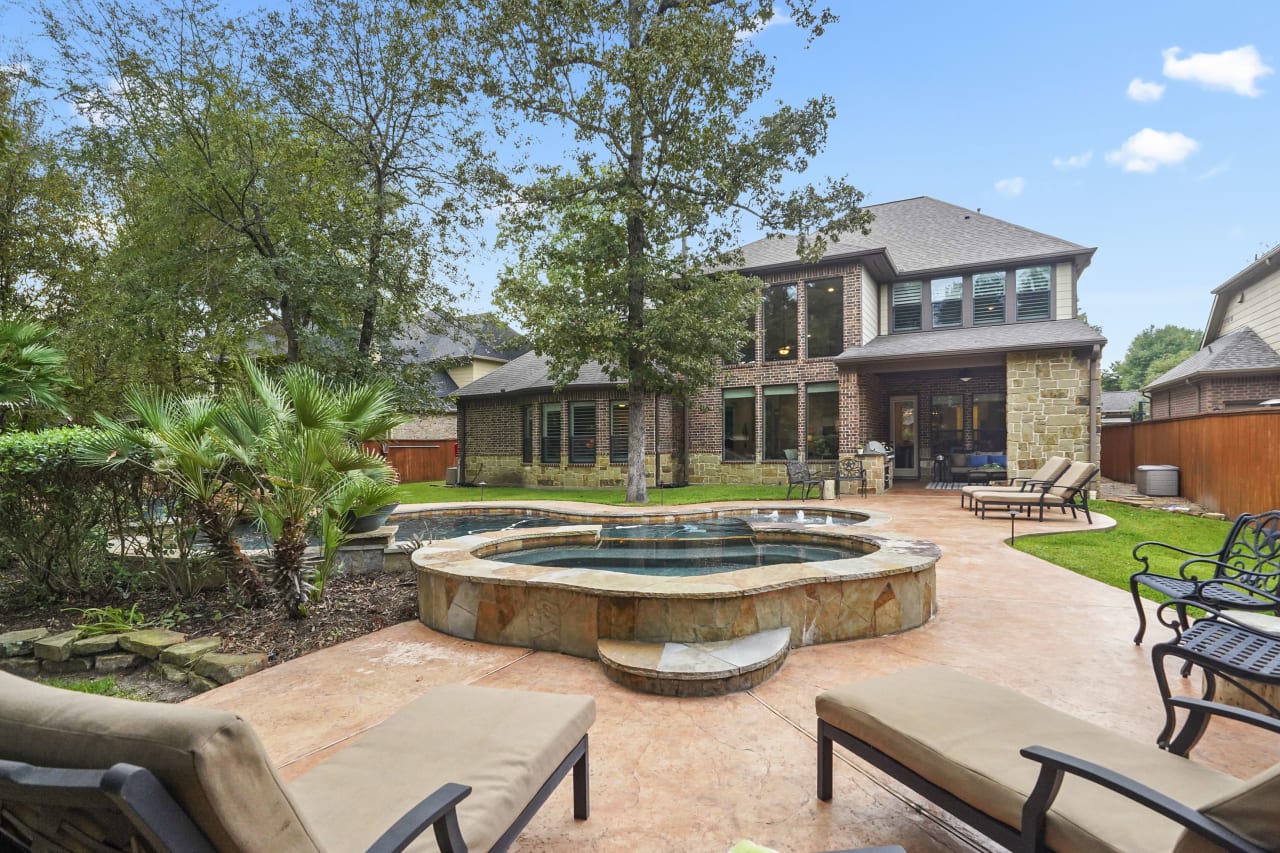 SpyGlass Classic Beauty...Montgomery ISD ~ 5 bedrooms with Backyard Oasis