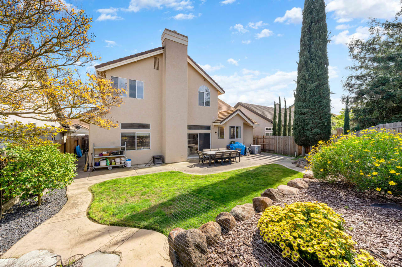 Jenny Rosas Kinship Real Estate