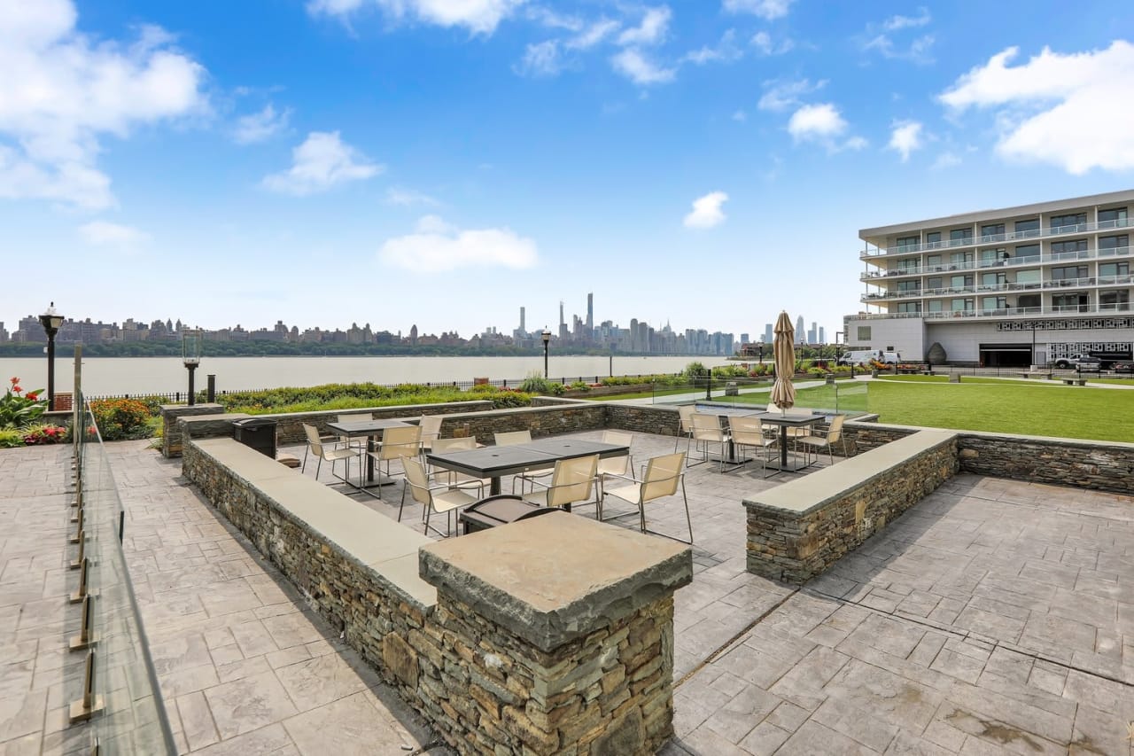 The Pearl | Edgewater