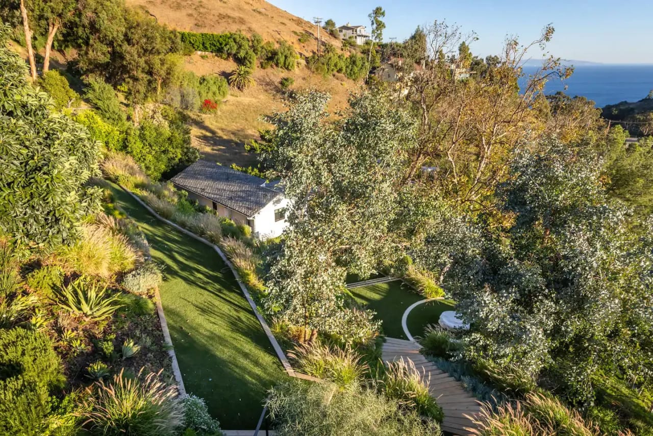 Entire Malibu Estate, 2 Hot tubs, Guest house