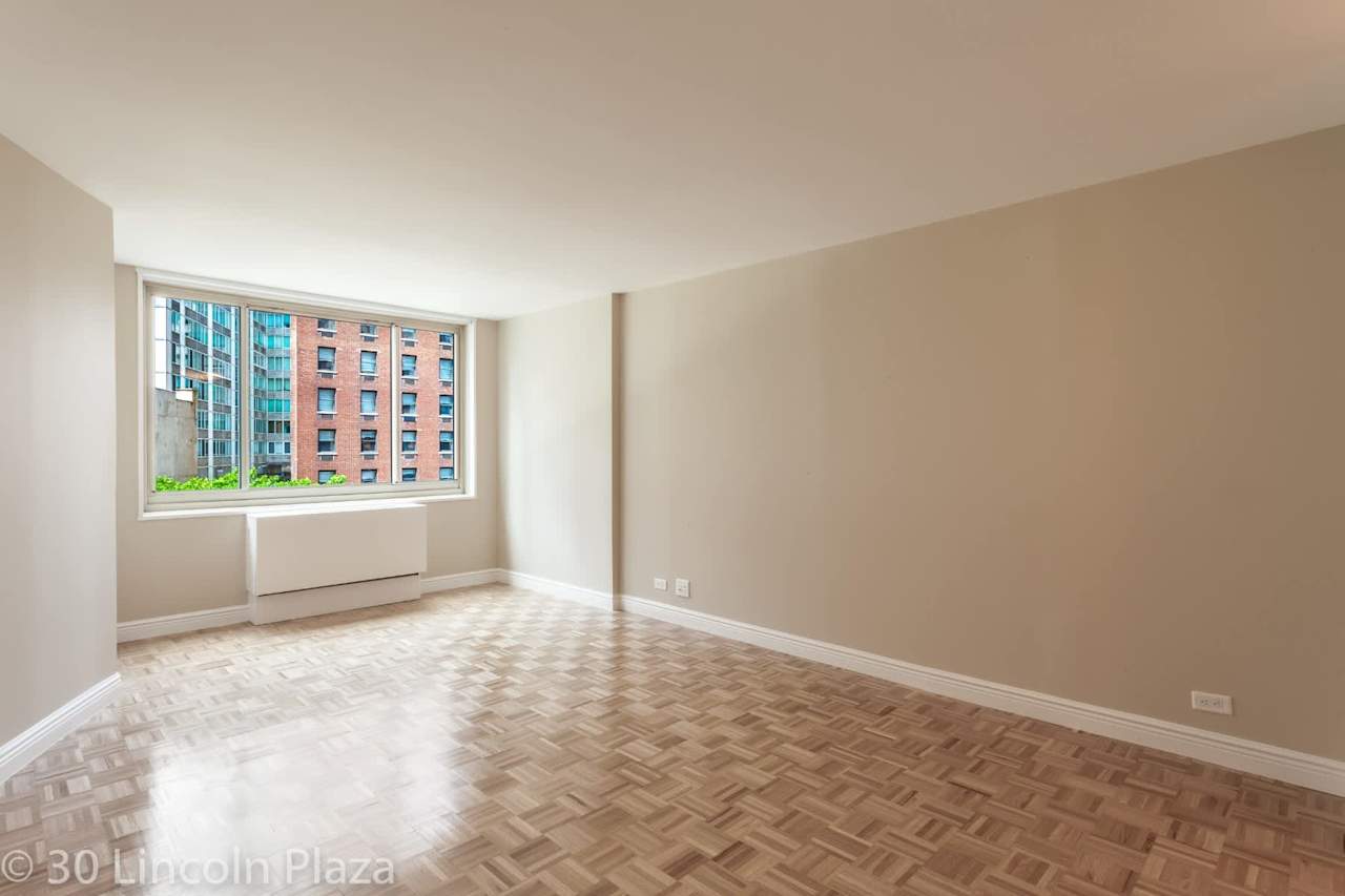 LINCOLN PLAZA