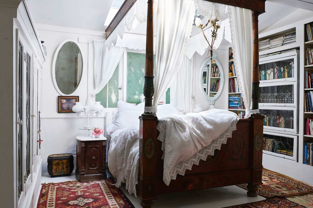 8805 LOOKOUT MOUNTAIN Avenue