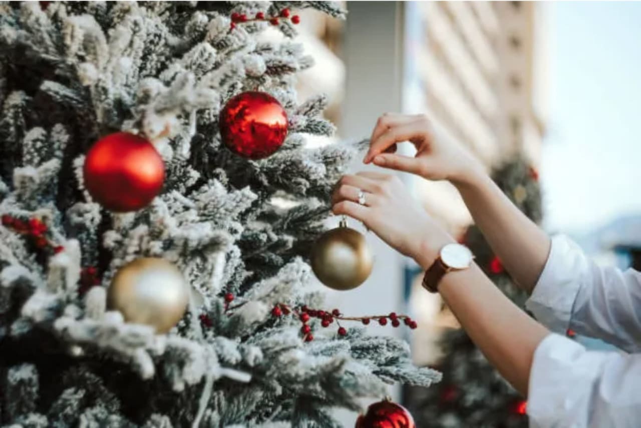 6 Do’s And Don’ts Of Holiday Decorating When Your Home Is On The Market