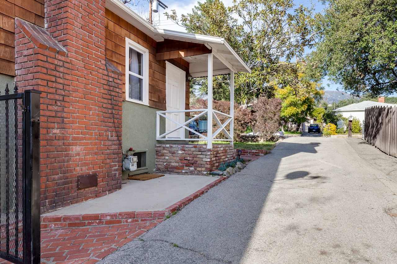 3430 MONTROSE Avenue