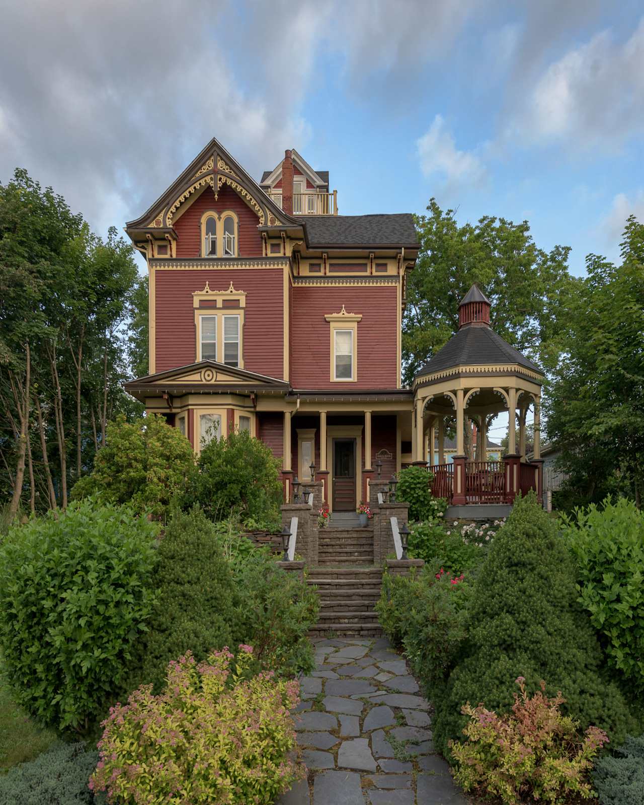 Montclair Community Guide