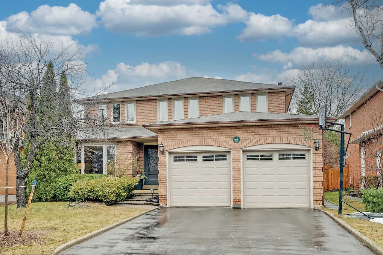 1307 Roseberry Crescent Oakville, ON L6M 1W2 Goodale Miller Team