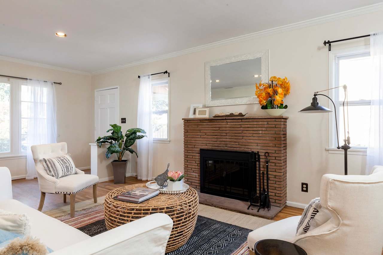 3430 MONTROSE Avenue