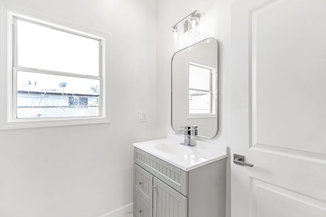 122 1/2 North Park View Street