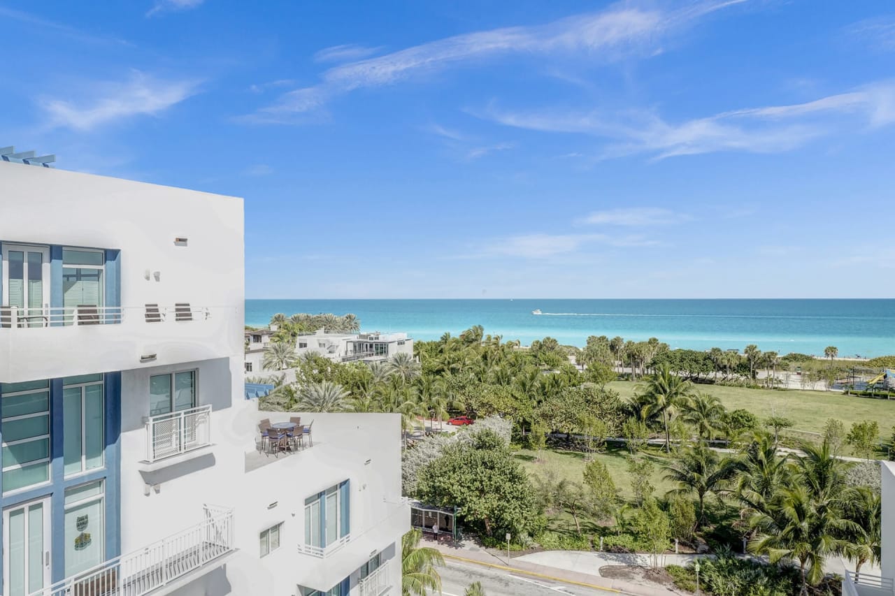 7600 Collins Ave Unit: 910