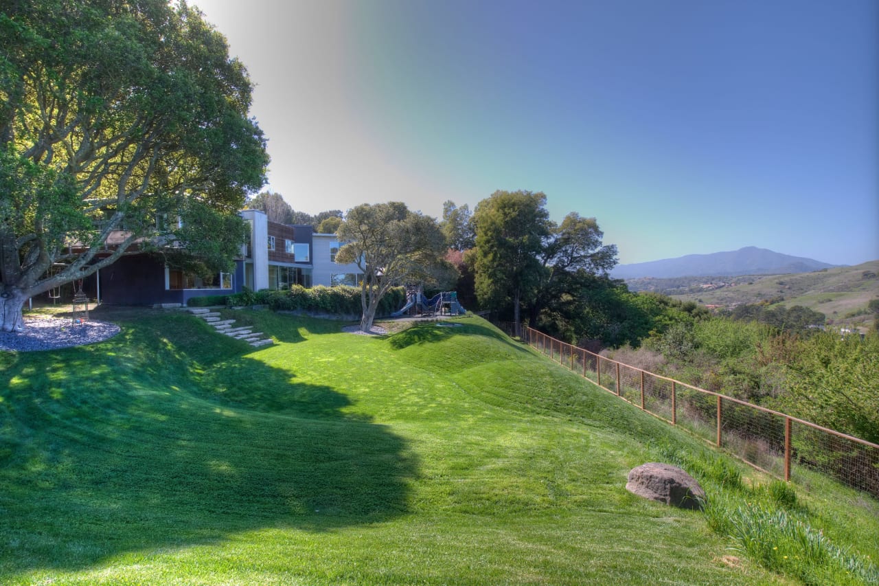 Tiburon's Award-Winning Modern Masterpiece-       Represented Seller