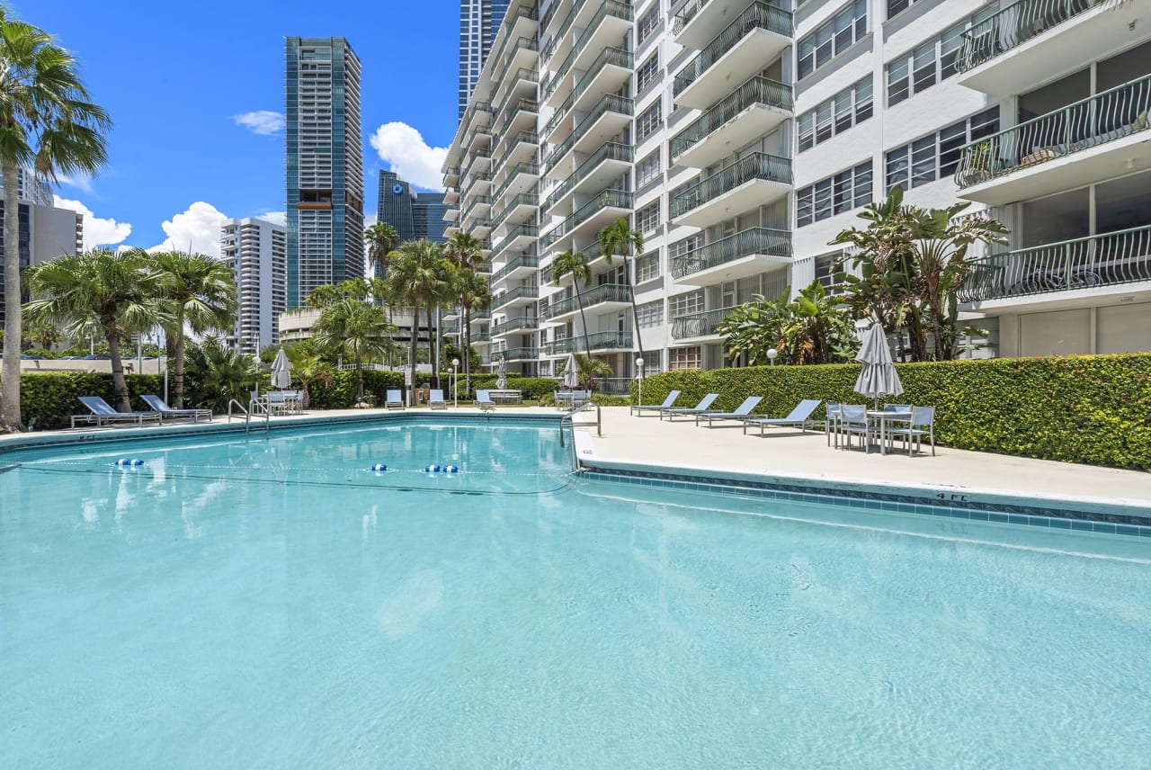 1408 Brickell Bay Dr Unit: 807