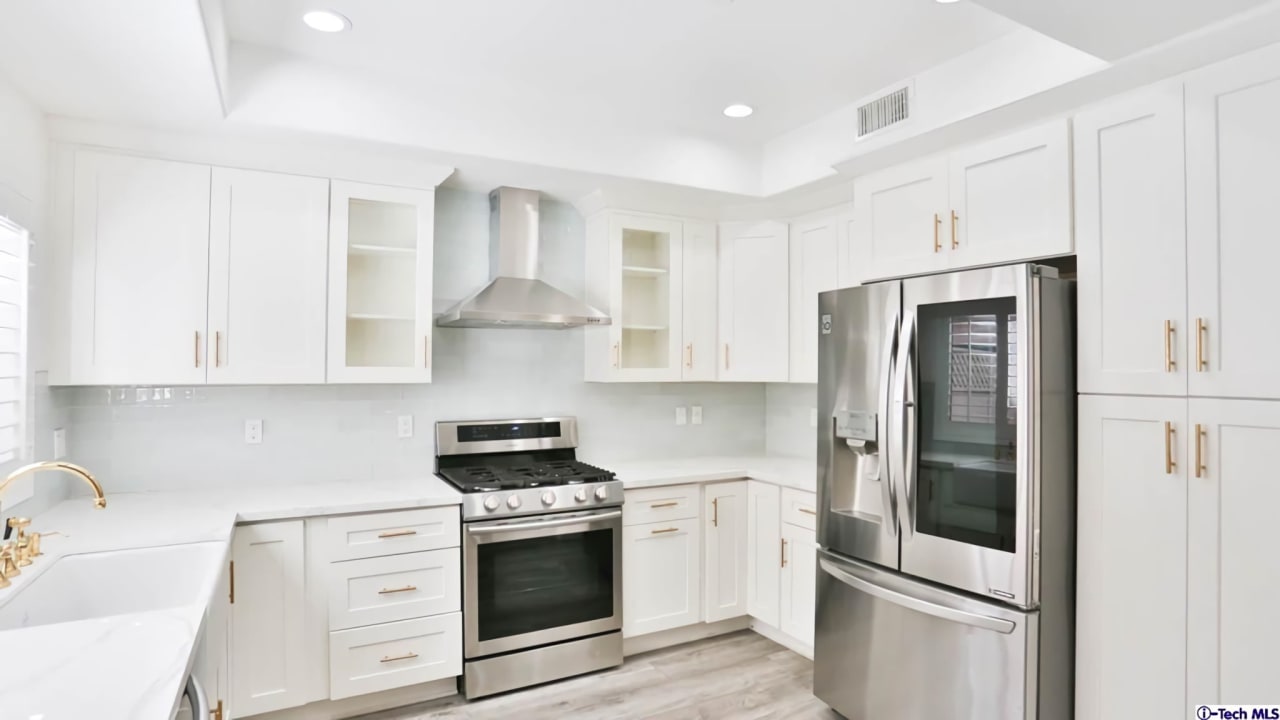 1160 Thompson Avenue Unit: A