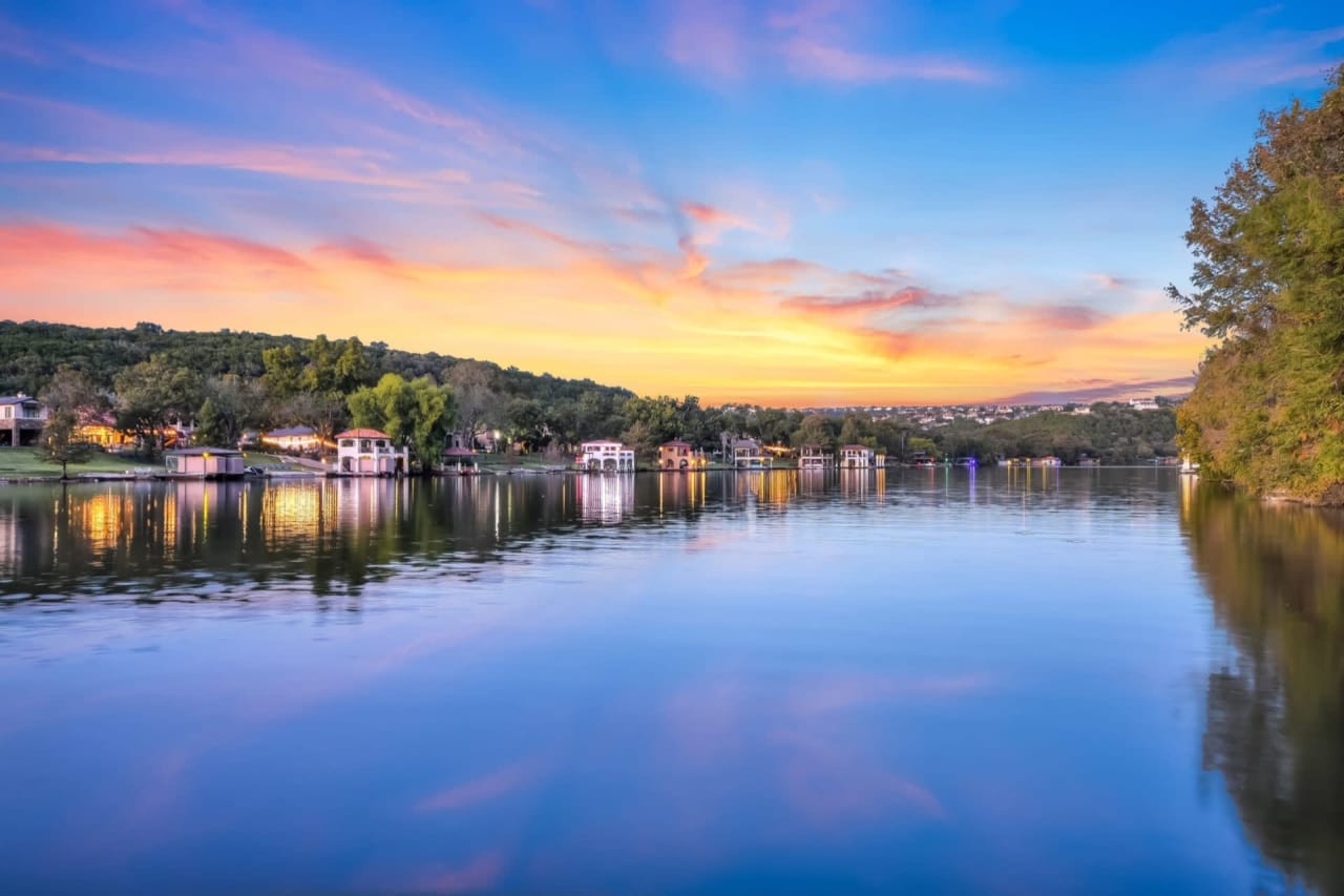 Moving to the Austin Waterfront? 6 Items for Your Relocation Checklist