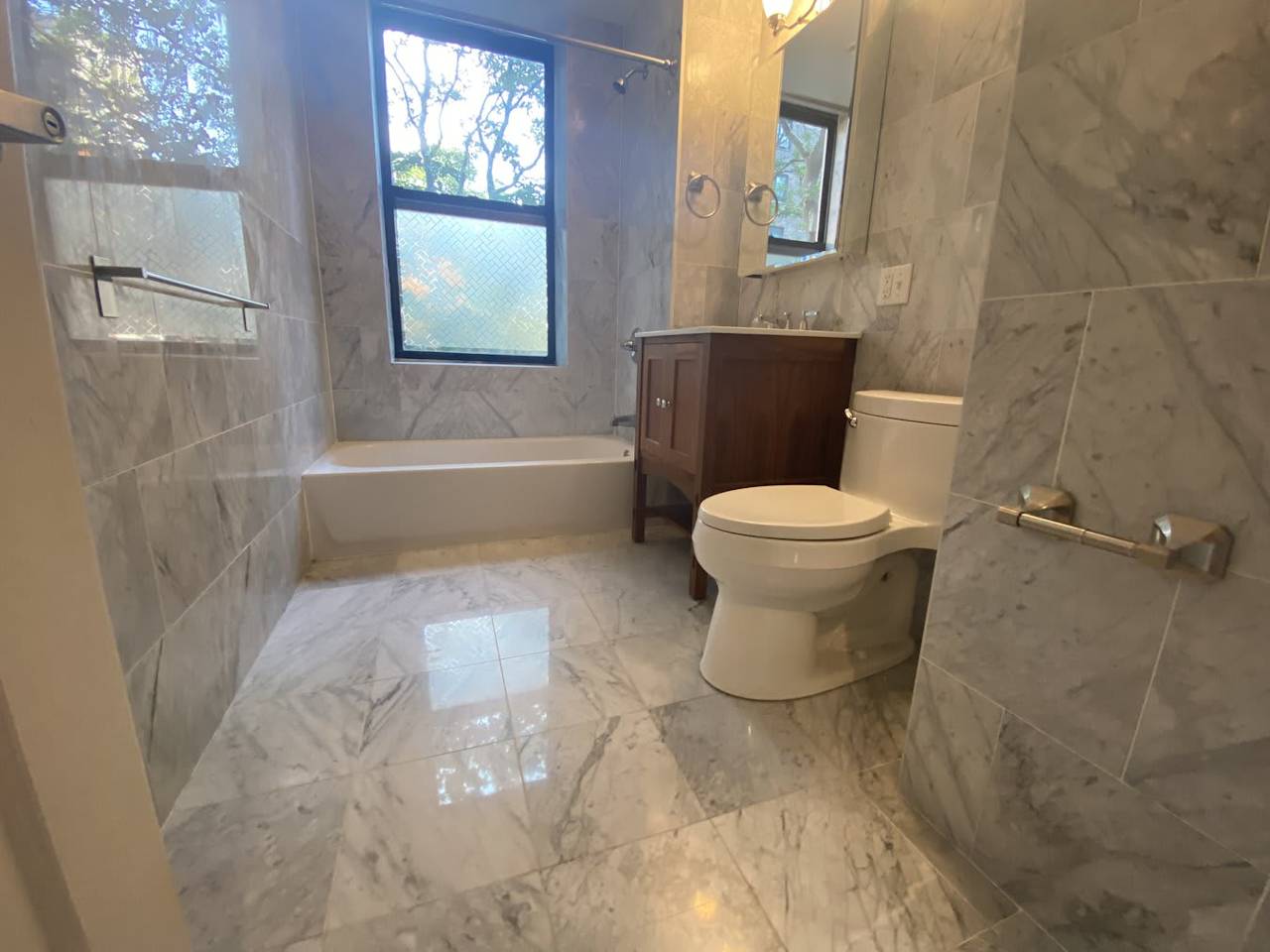 STREET Nicholas AVENUE