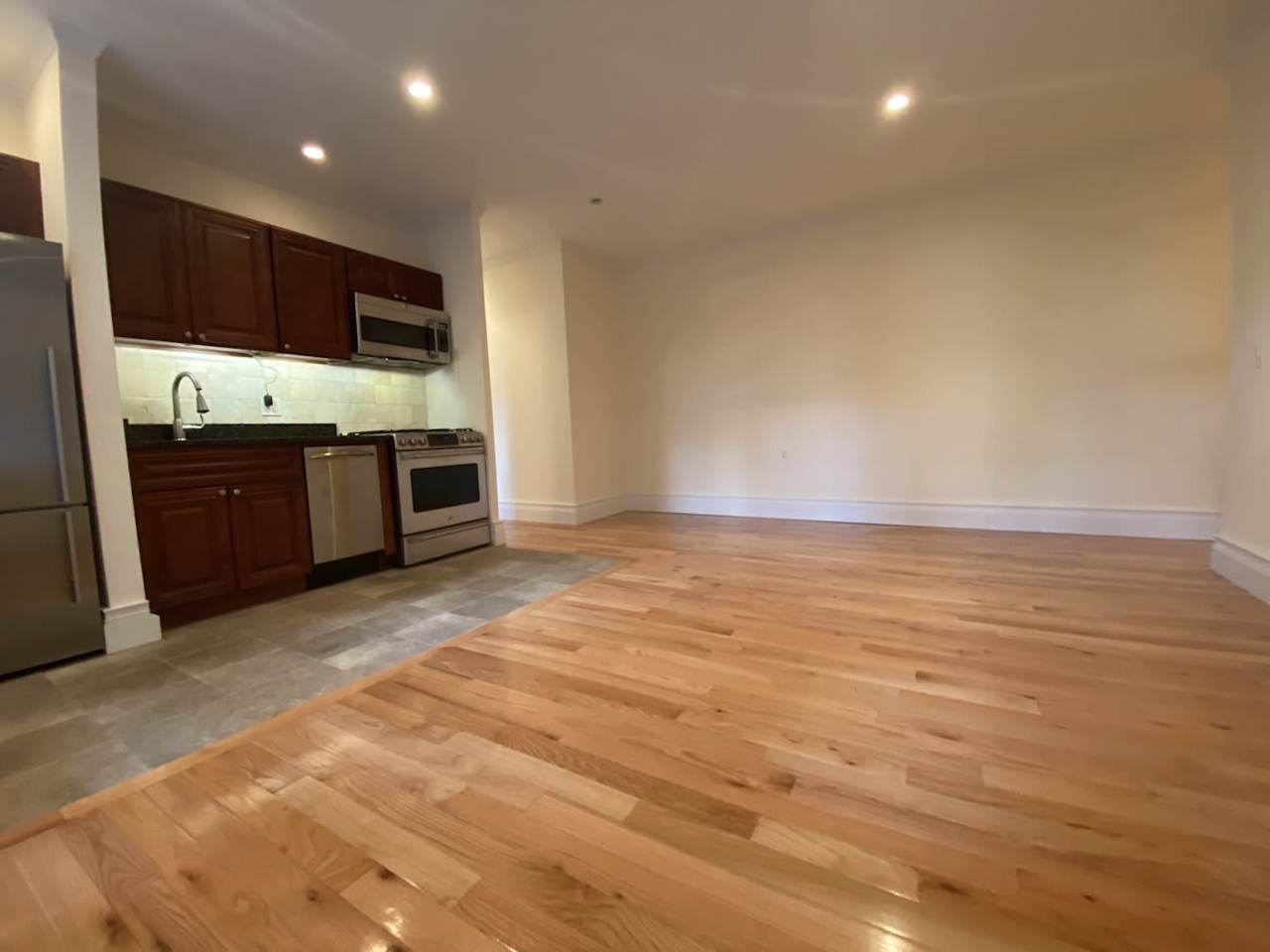 STREET Nicholas AVENUE