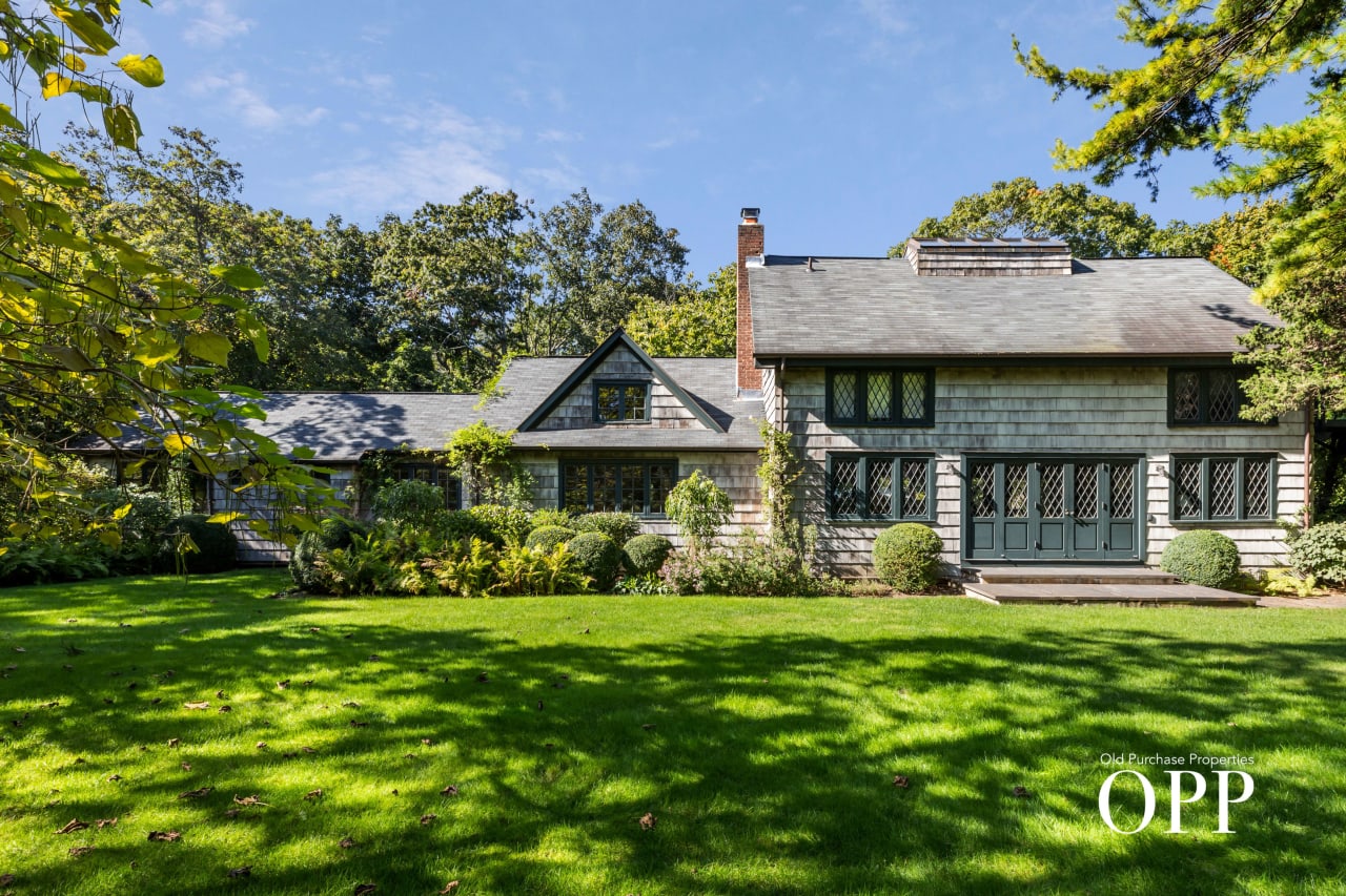 AN EXQUISITE CARRIAGE HOUSE