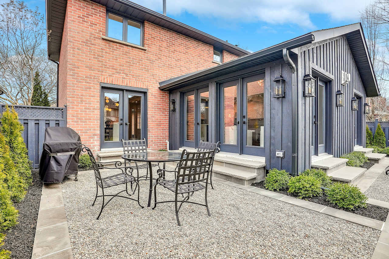 384 Claremont Crescent Oakville, ON L6J 6K1 Goodale Miller Team