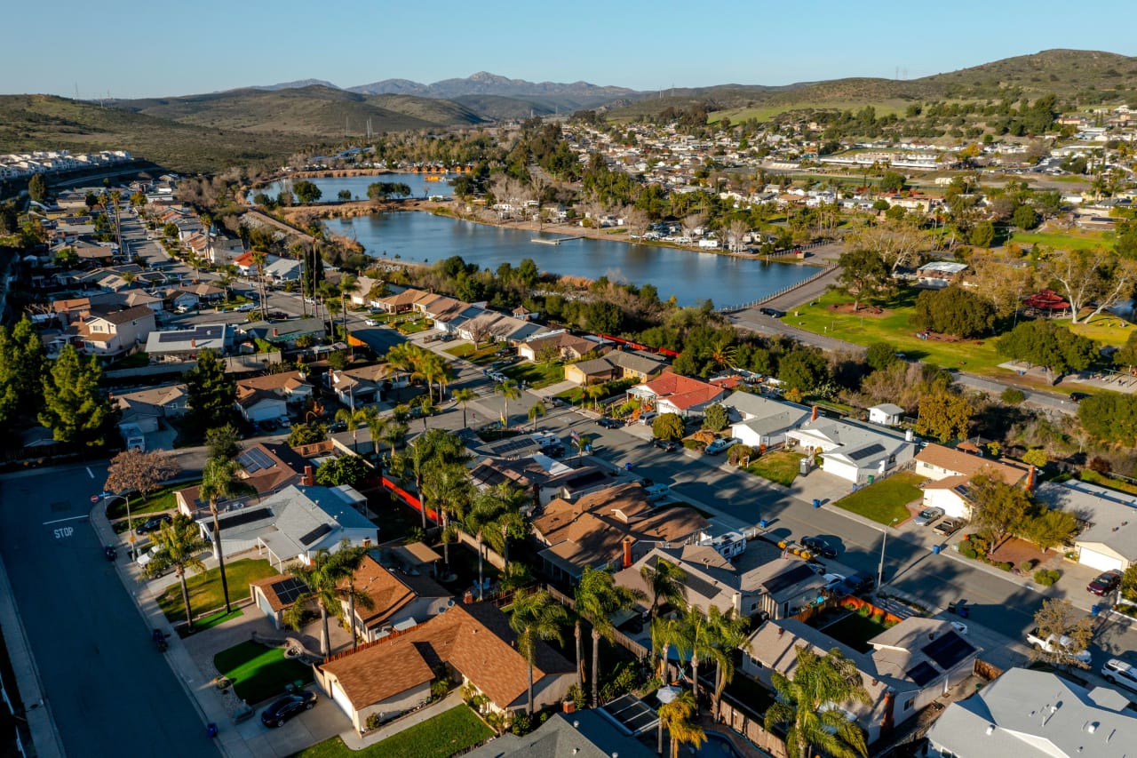 Santee  Neighborhood Guide