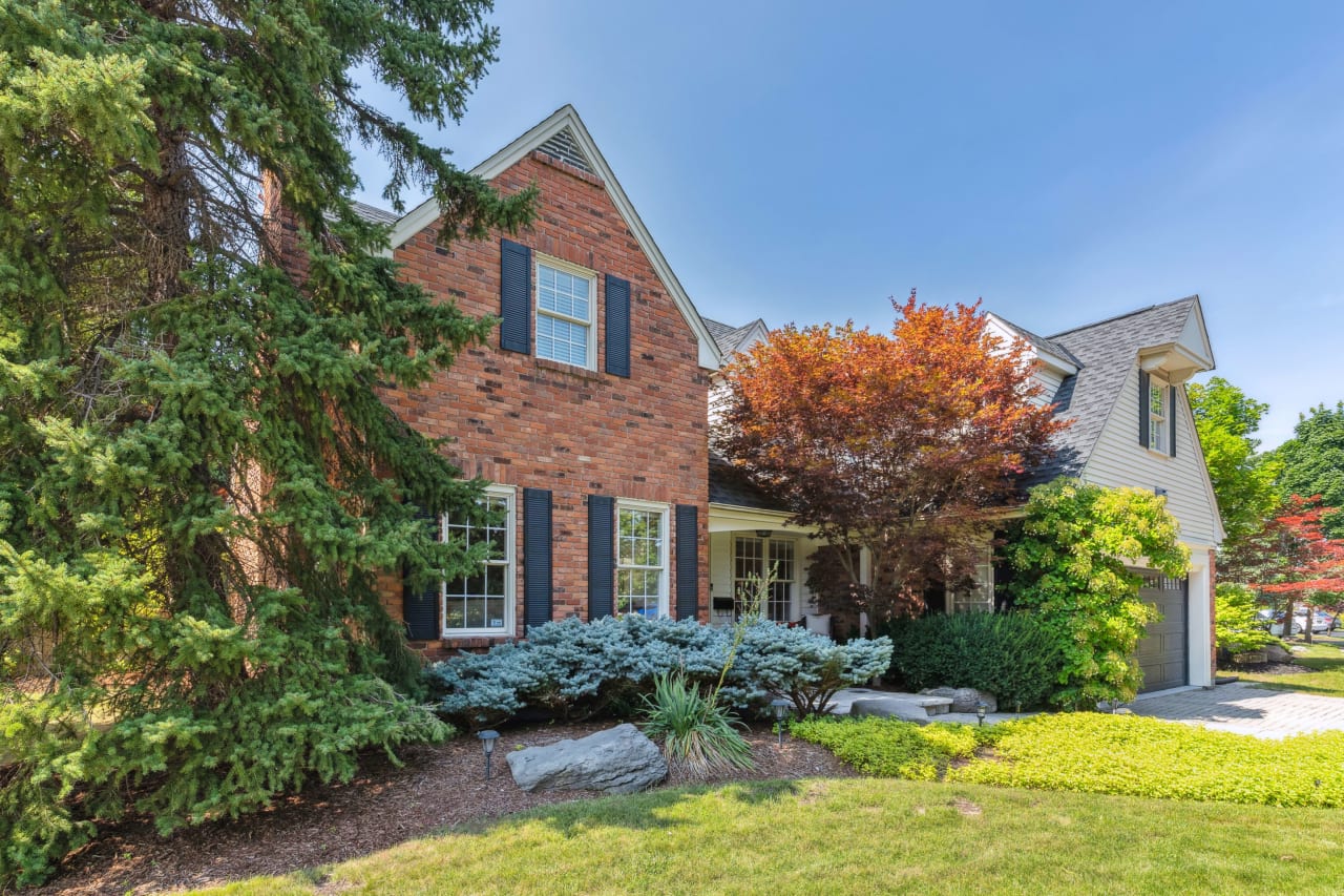 Elegant Living in Glen Abbey