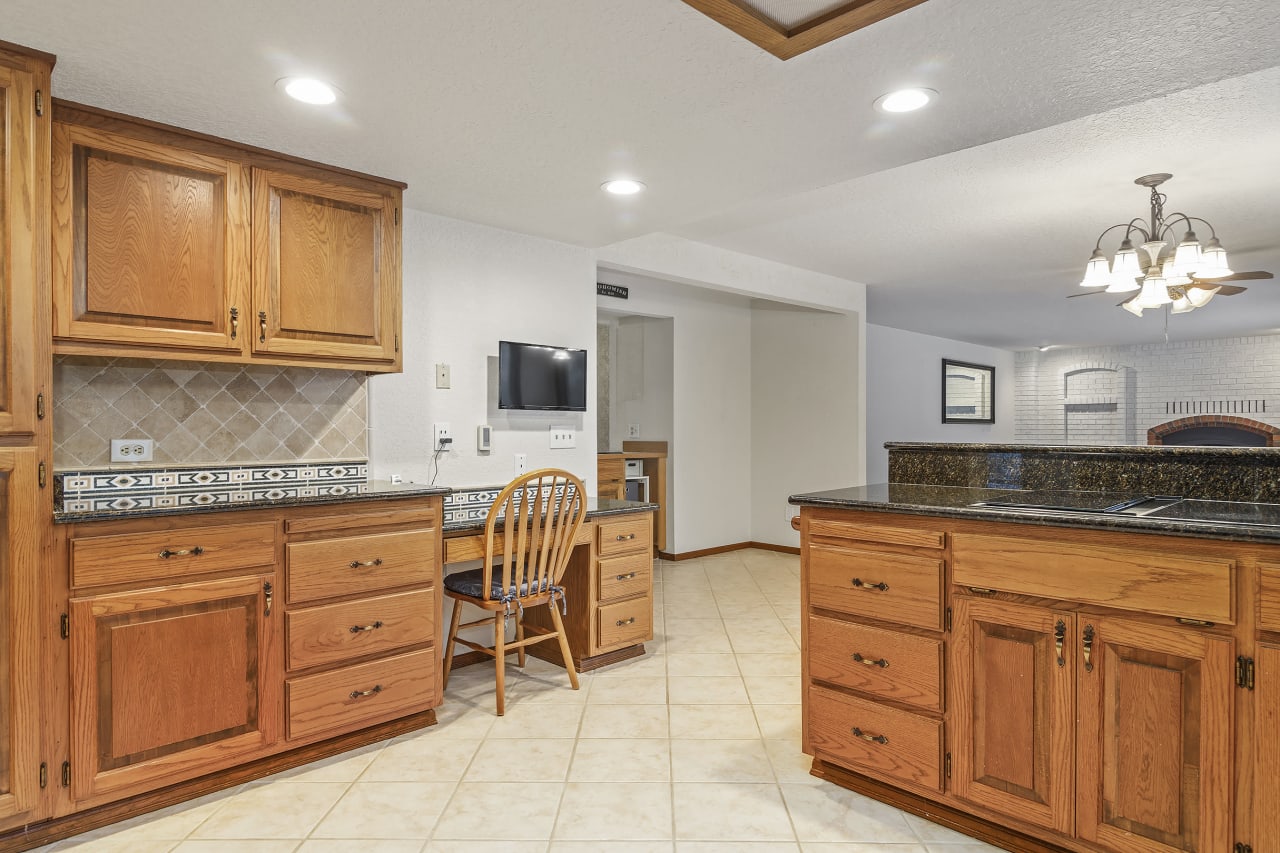 Explore the kitchen's abundance of cupboards, providing ample storage for all your culinary needs. Plus, there's a handy small desk, perfect for meal planning or catching up on work while keeping an eye on your culinary creations.