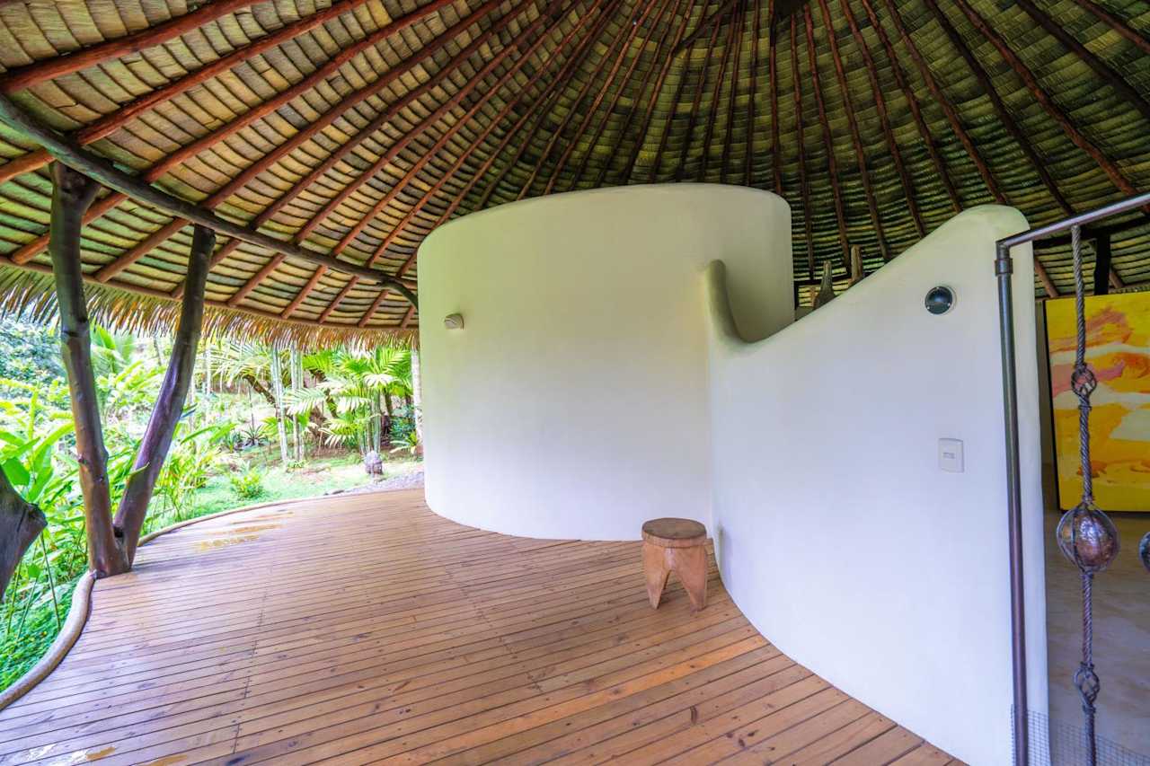 Image showcasing Eco-Luxury Mansions: Off-Grid Living in 2025 - usc.news