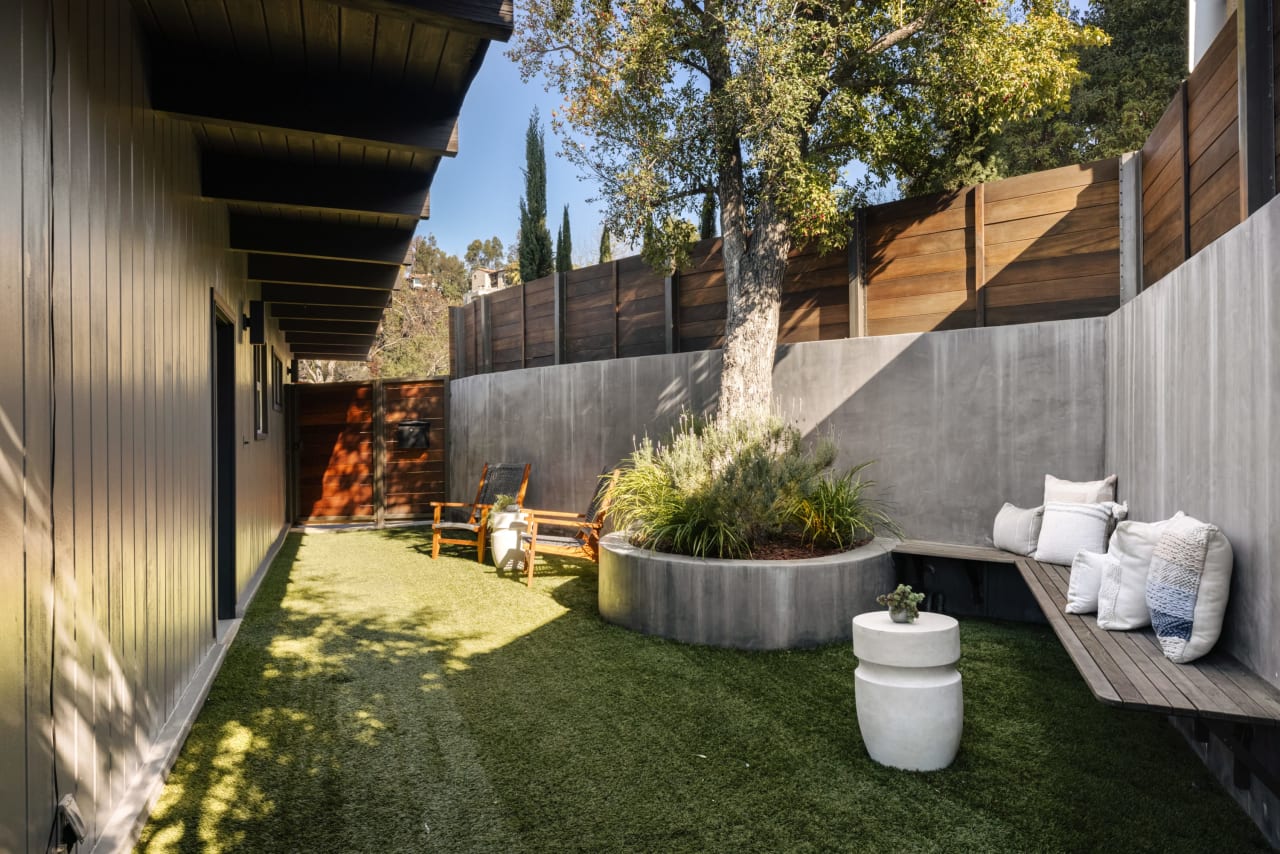 A Mid-Century Treehouse in Beachwood Canyon