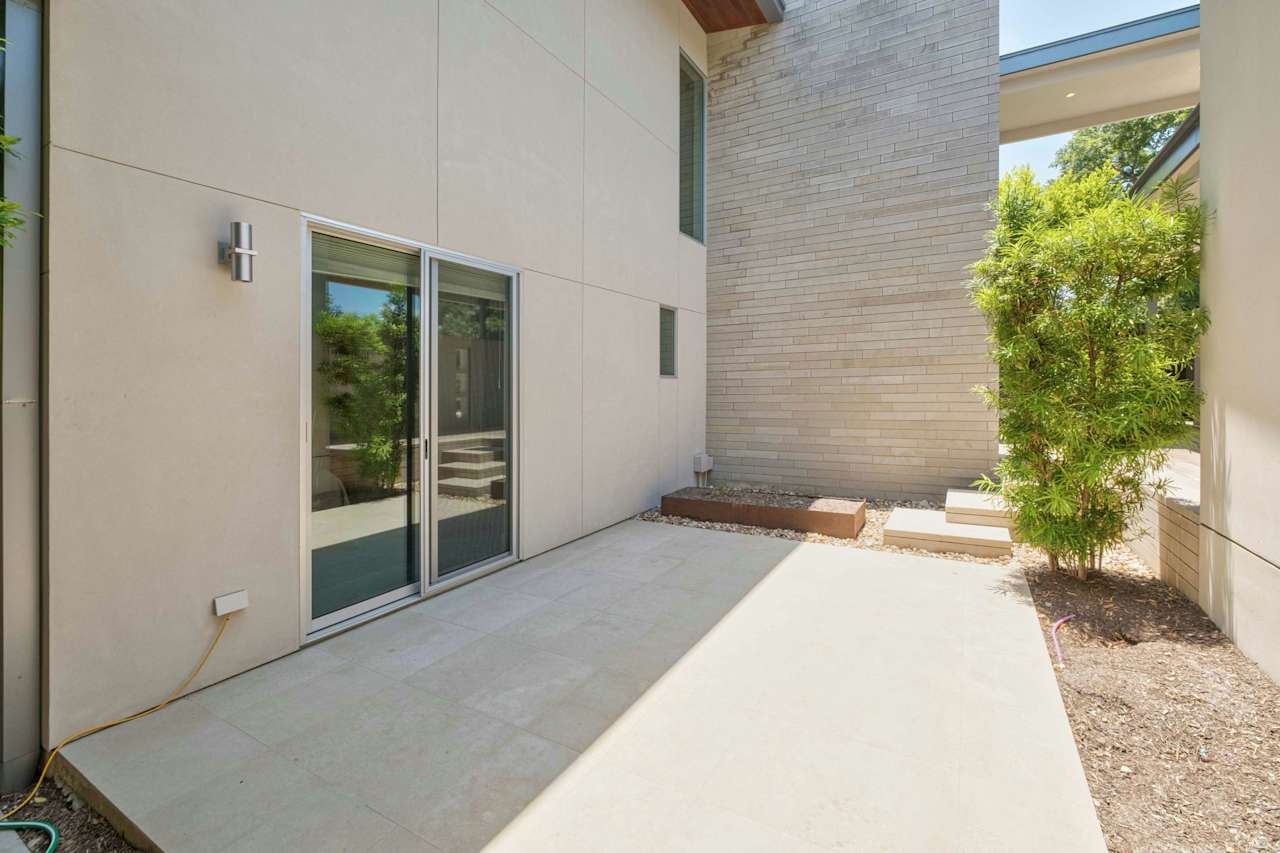 16 Sundown Parkway Modern Masterpiece in Central Westlake