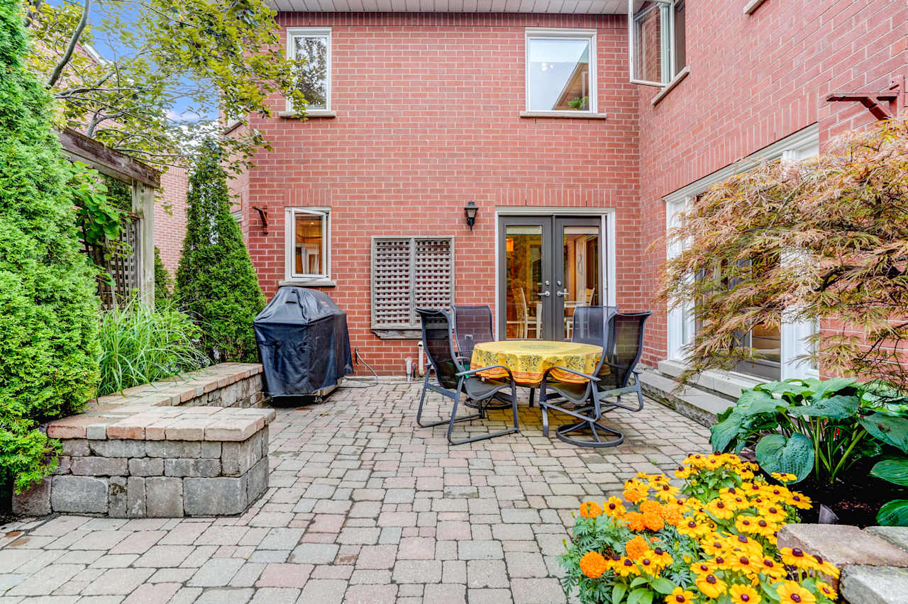 71 Morrison Creek Crescent Oakville, ON L6H 4C5 Goodale Miller Team