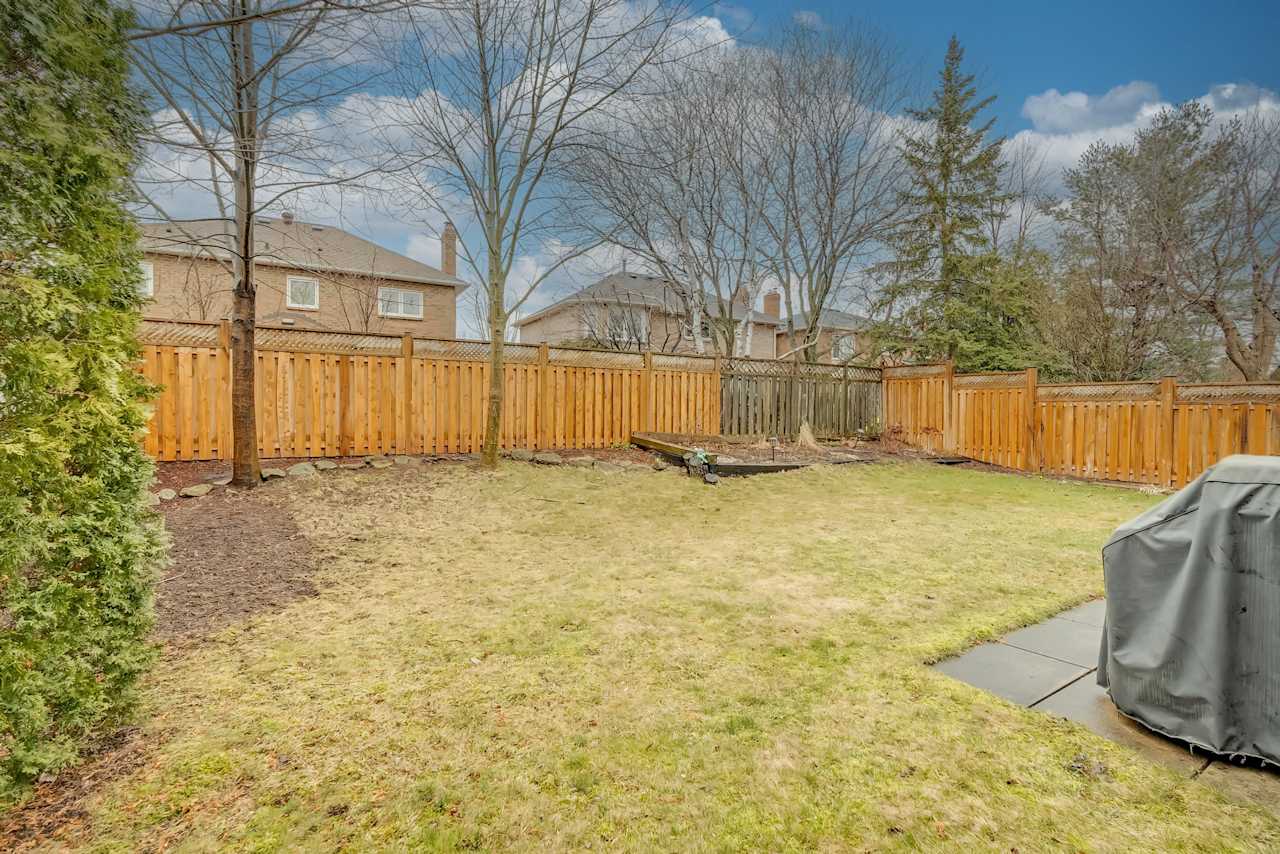 1307 Roseberry Crescent Oakville, ON L6M 1W2 Goodale Miller Team