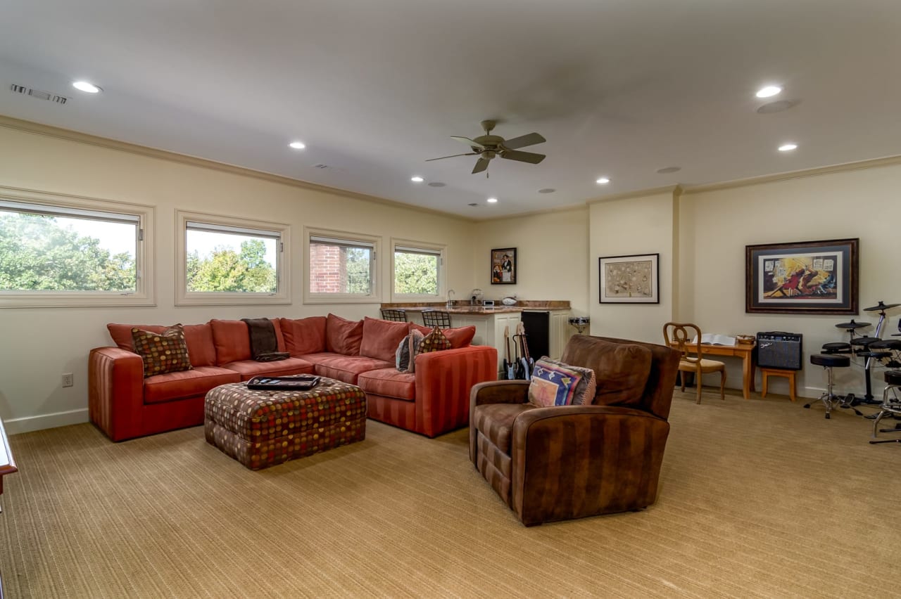 2 Valley Crest Court Jon Underhill Real Estate