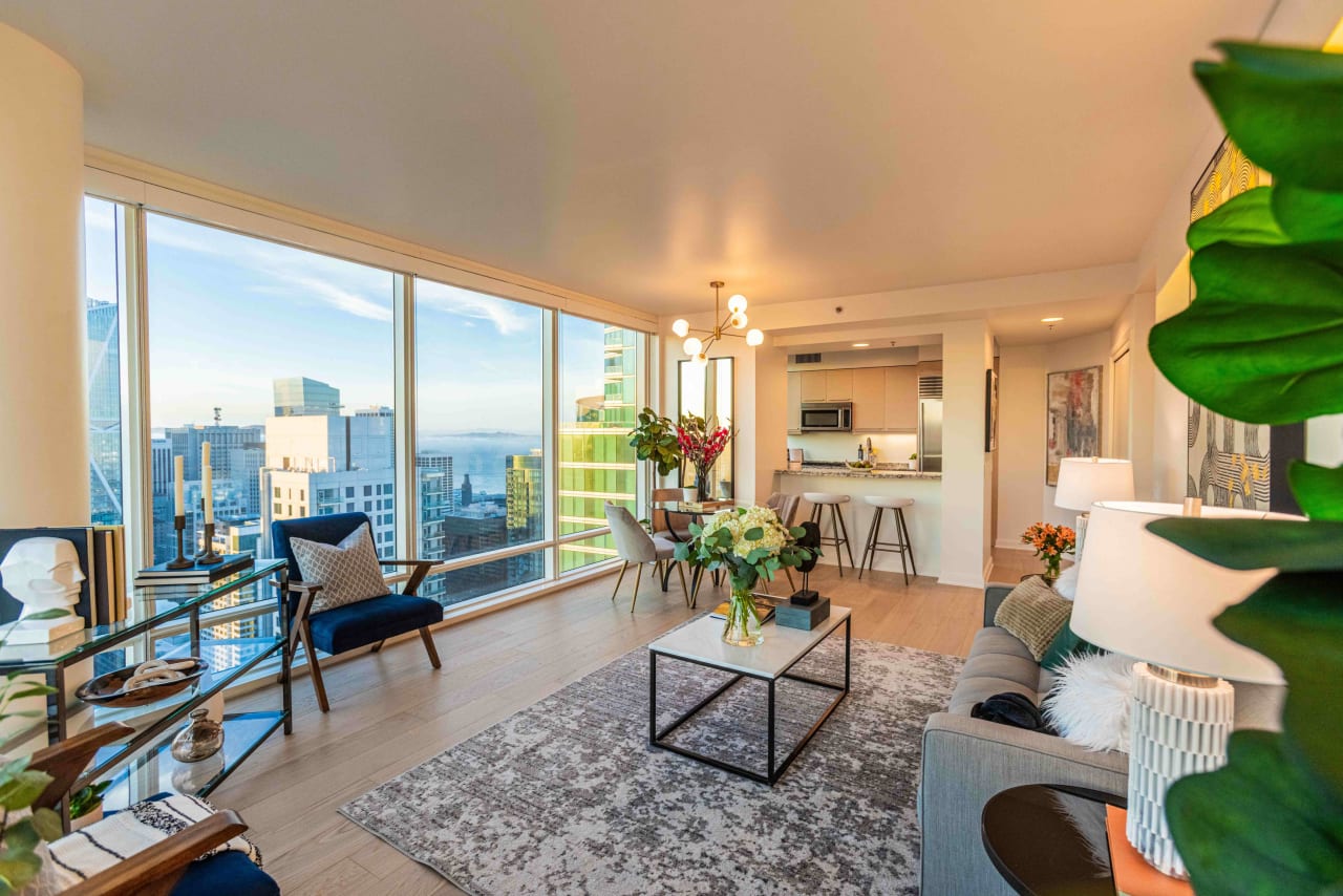 425 1st Street Unit: 4306