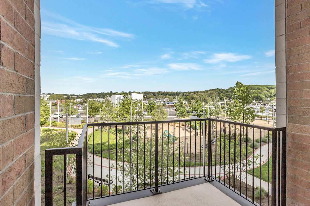 100 Garvies Point Road, Unit 1037 Gail Holman Real Estate Manhasset